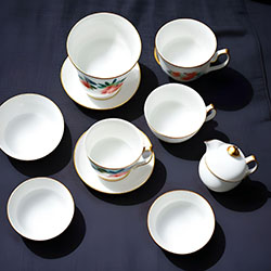 瓷器手绘茶杯和茶碟